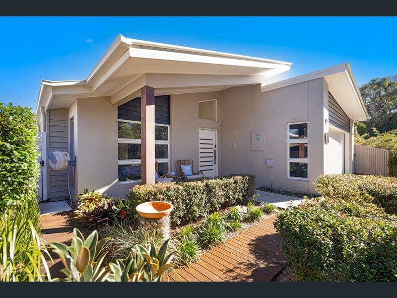 11 Fontebasso Circuit, Redland Bay — photo 1 of 5