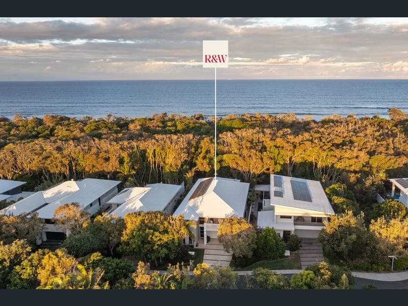 18 Belle Mare Avenue, Yaroomba — photo 1 of 5
