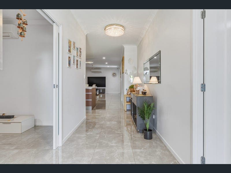 31 Gilberton Gate, Smithfield — photo 1 of 5