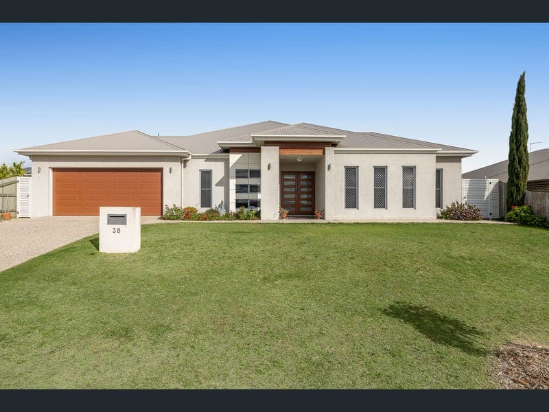 38 Gwenda Drive, Westbrook — photo 1 of 5