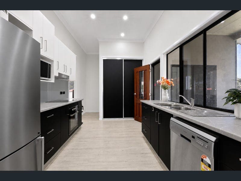 7 Moore Street, Mackay — photo 1 of 5