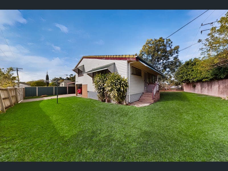 131 Station Road, Woodridge — photo 1 of 5