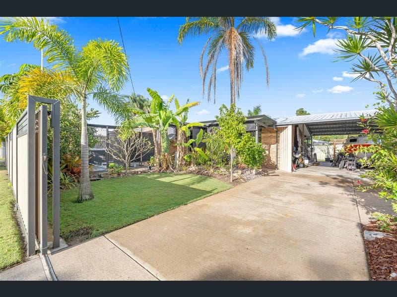 20 William Street, Urangan — photo 1 of 5