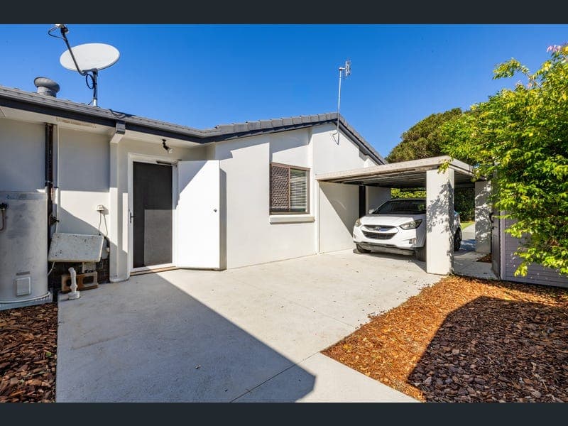 2/21 Caldwell Street, Golden Beach — photo 1 of 5