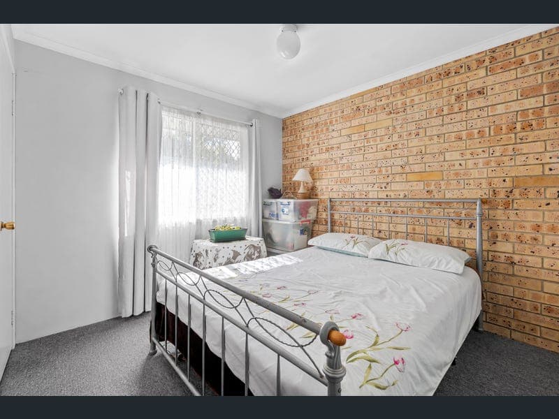 2/11 Monash Road, Loganlea — photo 1 of 5