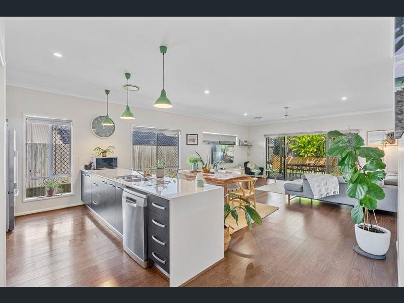 23 Sapphire Place, Elanora — photo 1 of 5