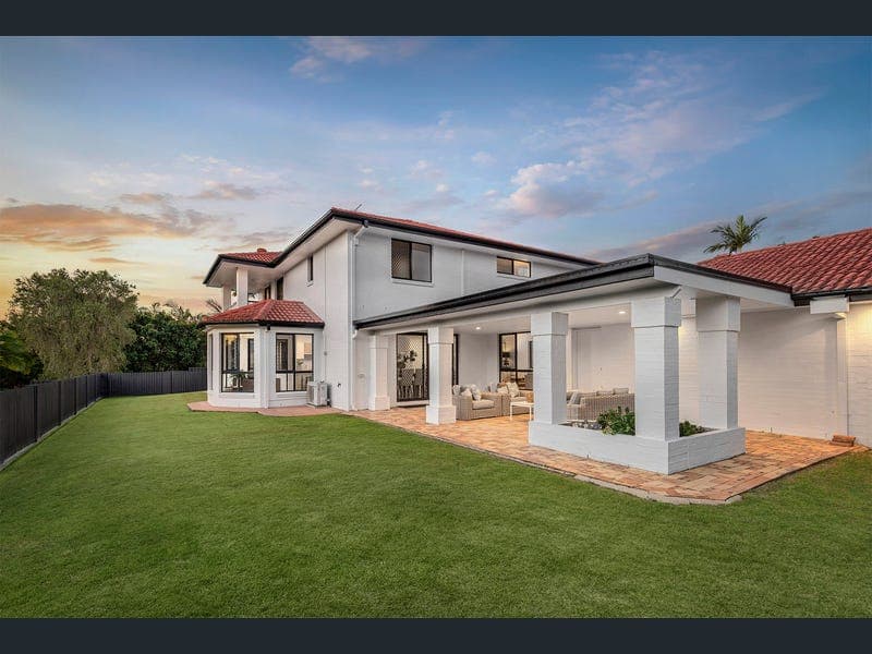 16 Knightsbridge Place, Bridgeman Downs — photo 1 of 5
