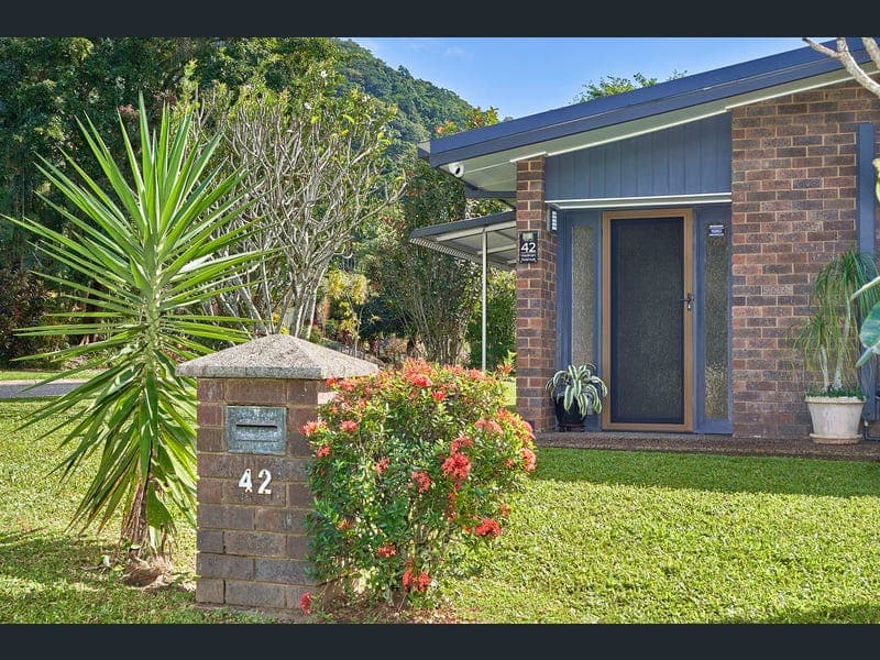 42 Hadrian Avenue, Mooroobool — photo 1 of 5