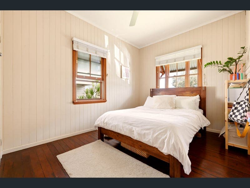 18 Washington Street, Deagon — photo 1 of 5
