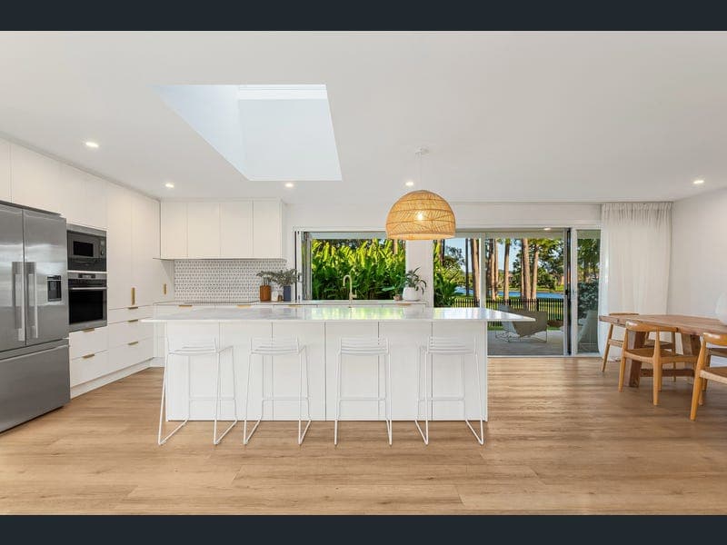 135 Murtha Drive, Elanora — photo 1 of 5