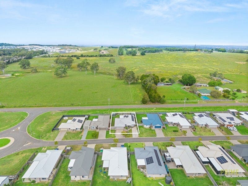 49 Wren Drive, Kawungan — photo 1 of 5