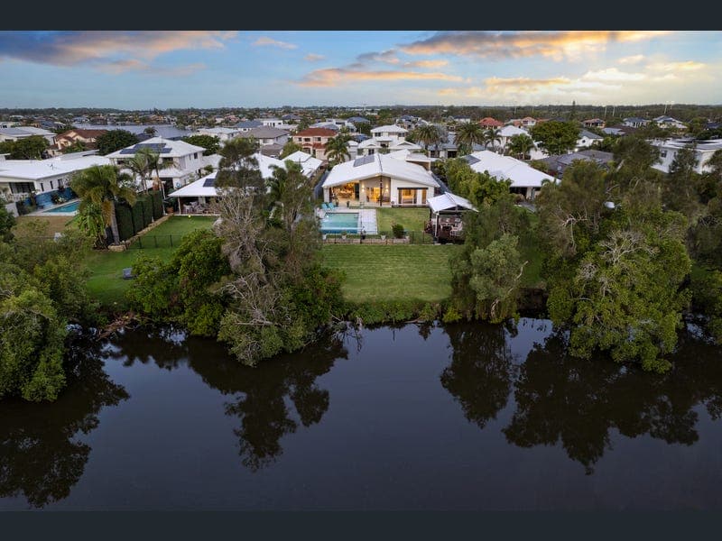 85 The Peninsula, Helensvale — photo 1 of 5
