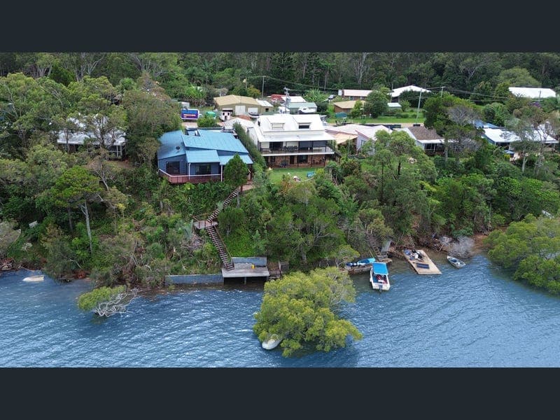 118 Western Rd, Macleay Island — photo 1 of 5