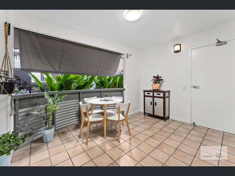 16/23 Quinton Street, Kangaroo Point — photo 1 of 5