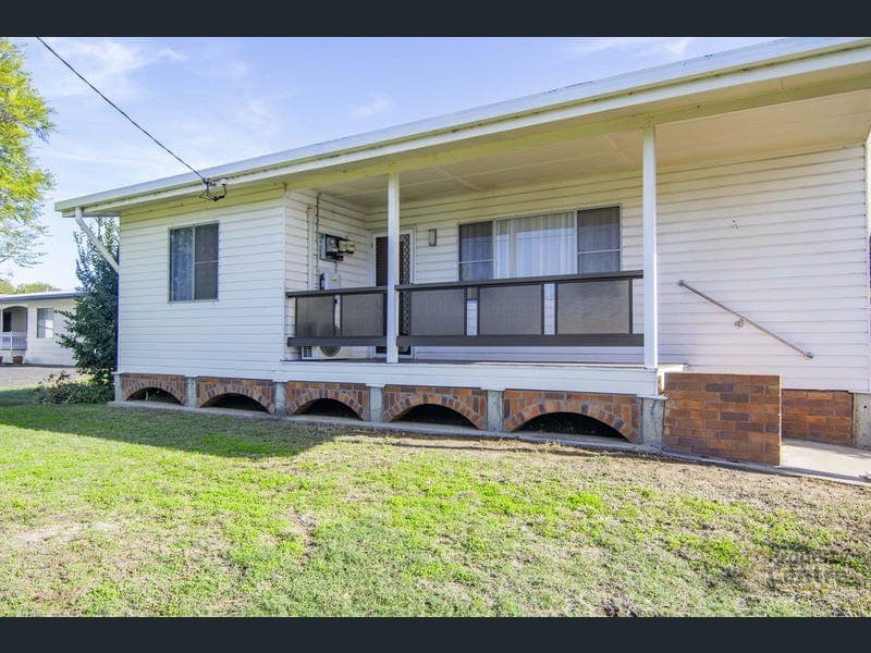 10 Adcock Street, Dalby — photo 1 of 5
