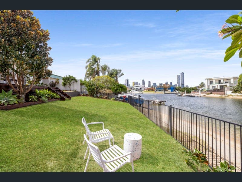 25 Beverley Crescent, Broadbeach Waters — photo 1 of 5