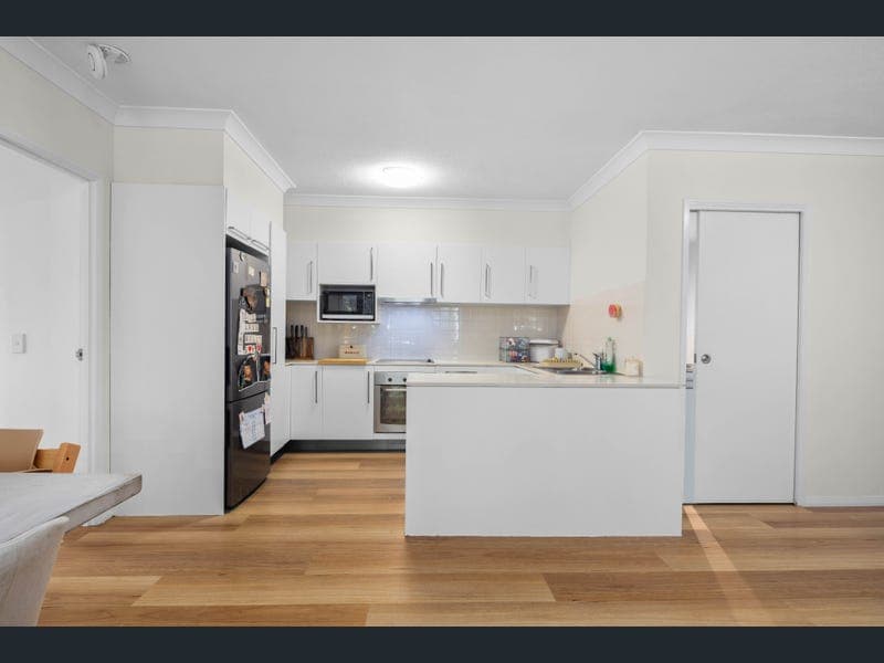 4204/12-14 Executive Drive, Burleigh Waters — photo 1 of 5