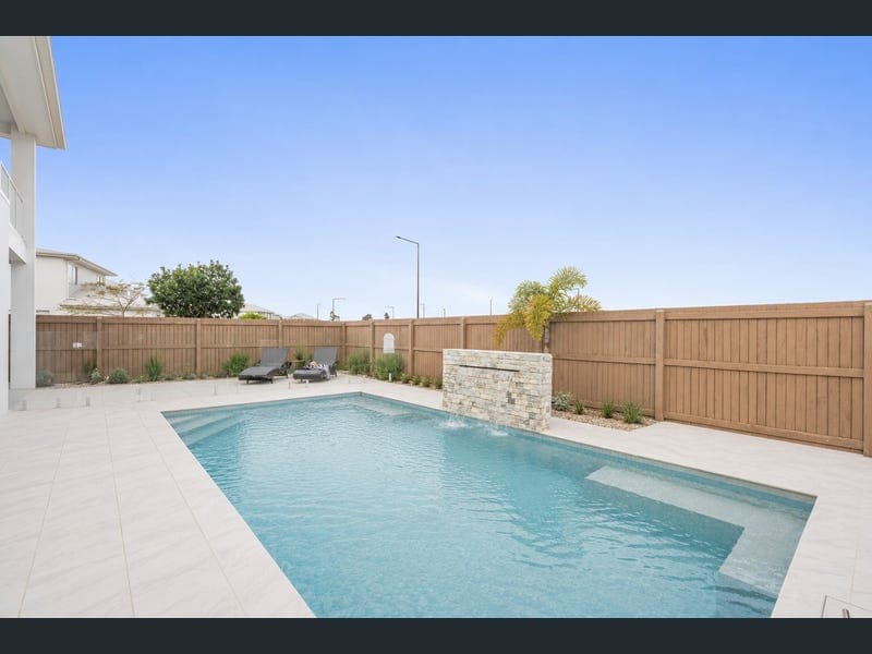 16 Poinciana Avenue, Nirimba — photo 1 of 5