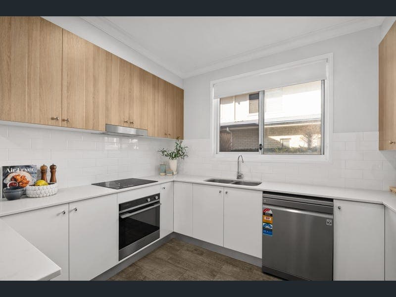 3/9 Blackfriars Drive, Carina — photo 1 of 5