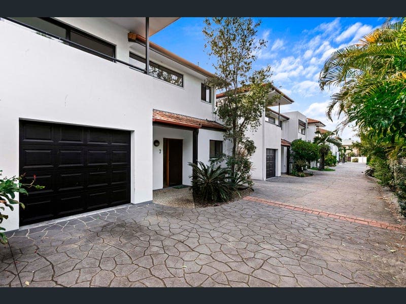 7/179 Torquay Road, Scarness — photo 1 of 5