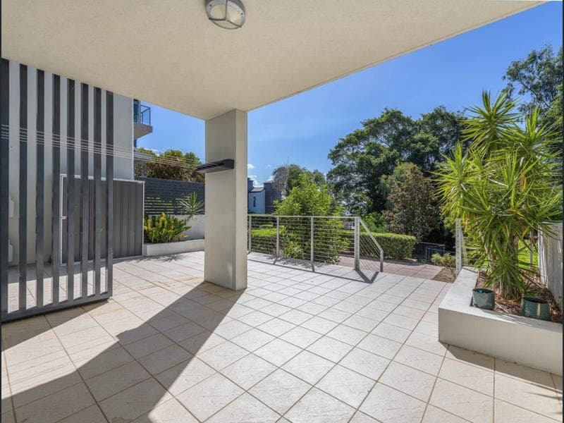 514/66 Sickle Avenue, Hope Island — photo 1 of 5