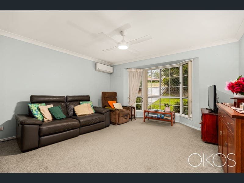 11 Emuglen Place, Ferny Grove — photo 1 of 5