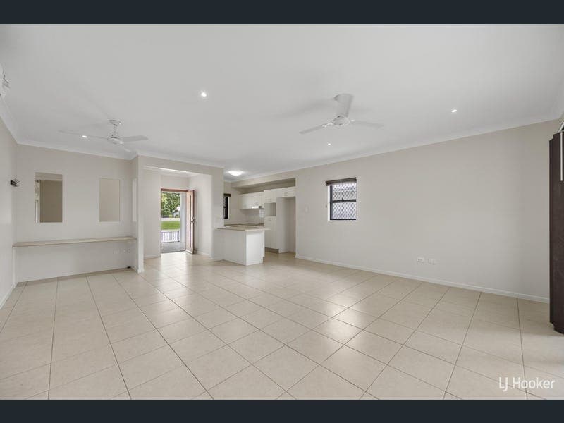 17 Greater Ascot Avenue, Shaw — photo 1 of 5