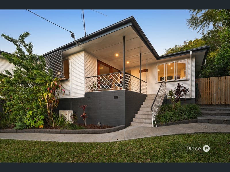 431 Nursery Road, Holland Park — photo 1 of 5