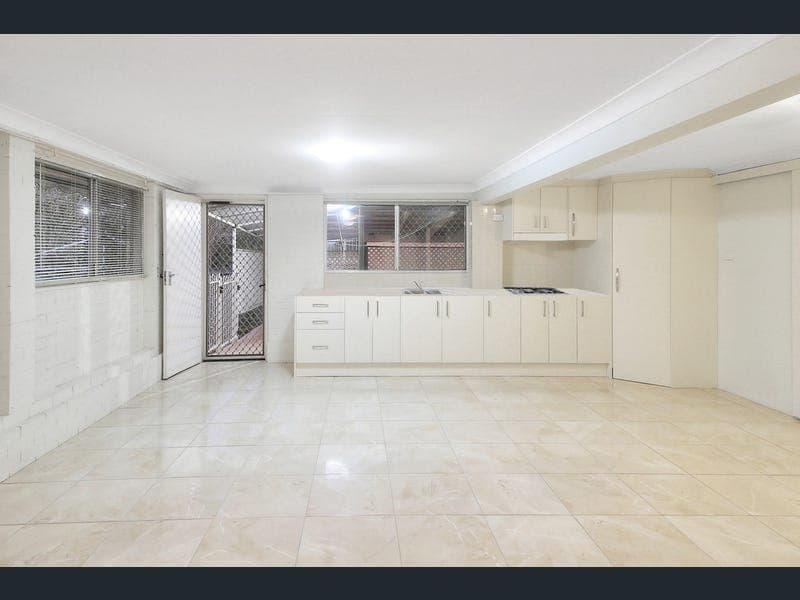 1 Mourilyan Street, Mansfield — photo 1 of 5