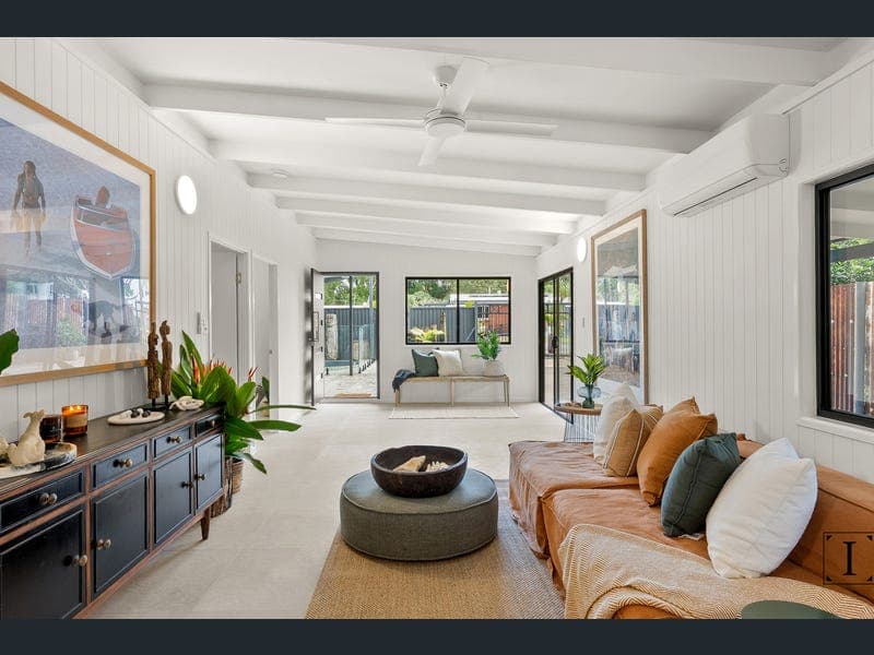 52 Christensen Street, Machans Beach — photo 1 of 5