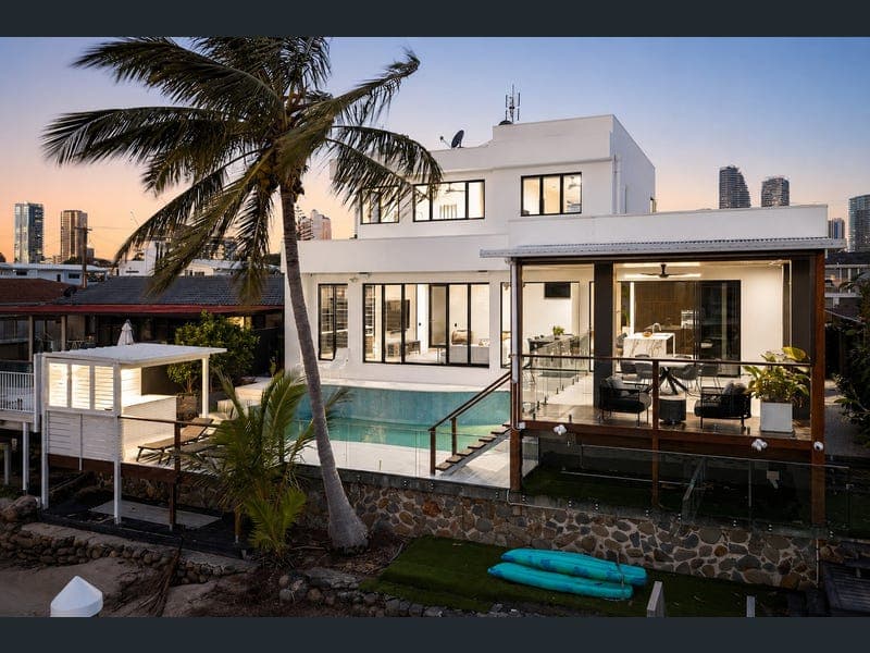 13 Sarasota Key, Broadbeach Waters — photo 1 of 5