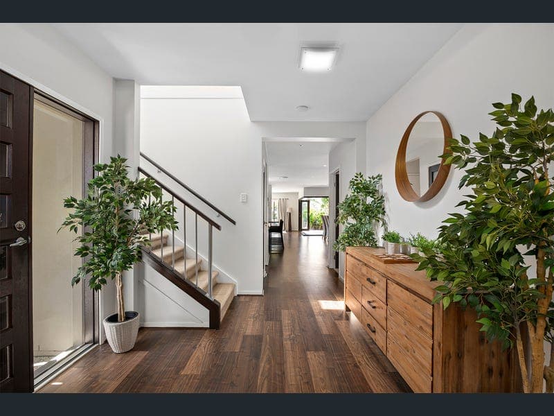 221 Ridley Road, Bridgeman Downs — photo 1 of 5