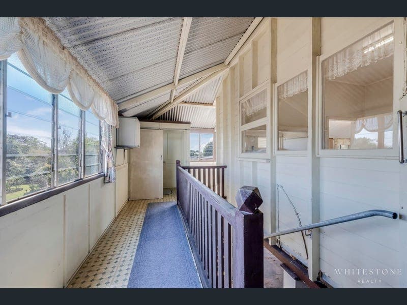 11 Nott Street, Norville — photo 1 of 5