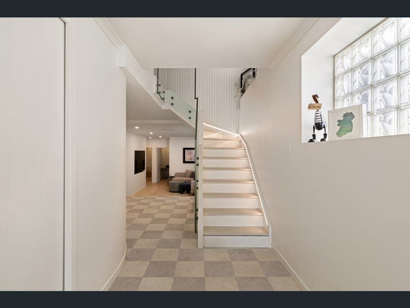 98 Beck Street, Paddington — photo 1 of 5