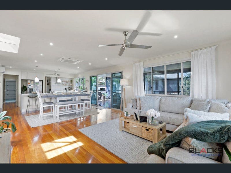 9 Stephanie Court, Glenella — photo 1 of 5