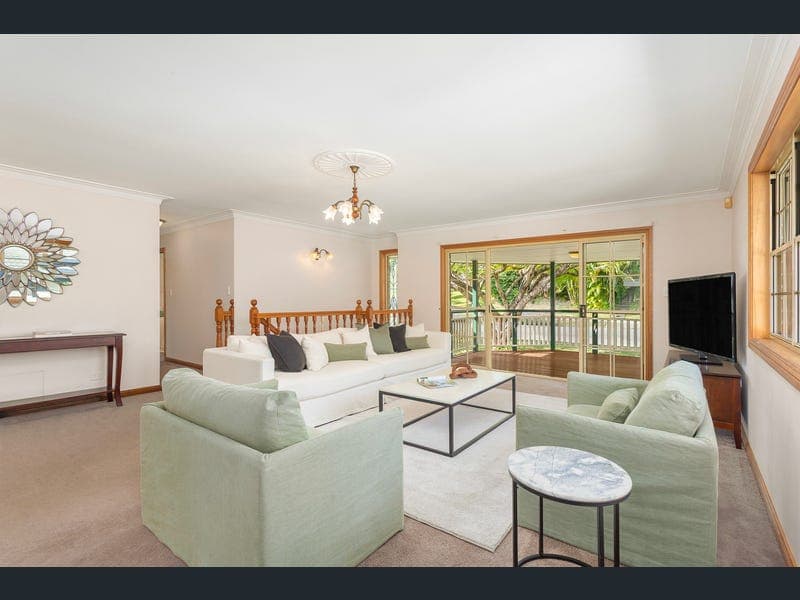 4 Allunga Avenue, Ashmore — photo 1 of 5