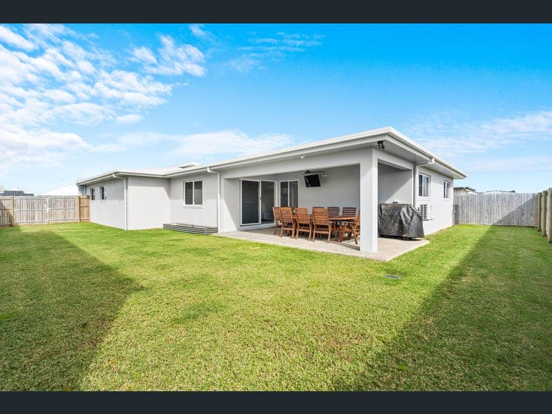 11 Billabong Crescent, Bakers Creek — photo 1 of 5