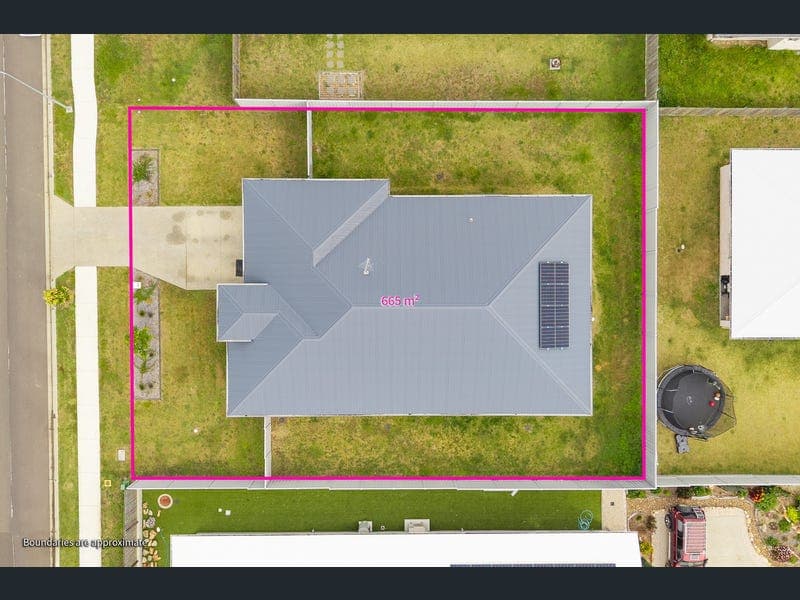 102 Samarai Drive, Kawungan — photo 1 of 5