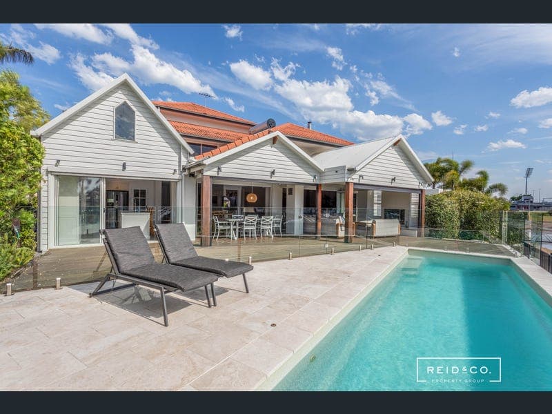 7 Sceptre Court, Newport — photo 1 of 5