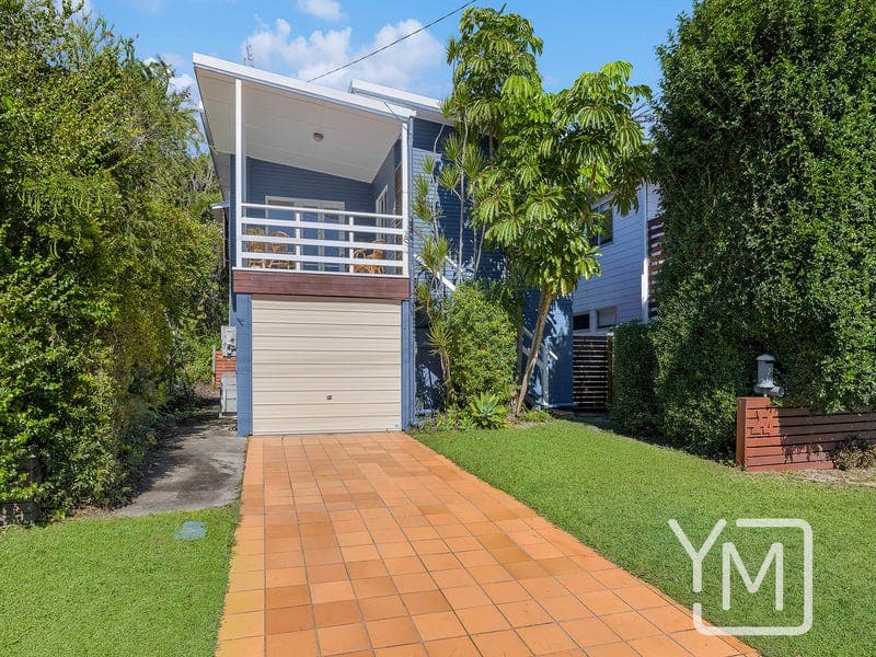 24 Roderick Street, Moffat Beach — photo 1 of 5