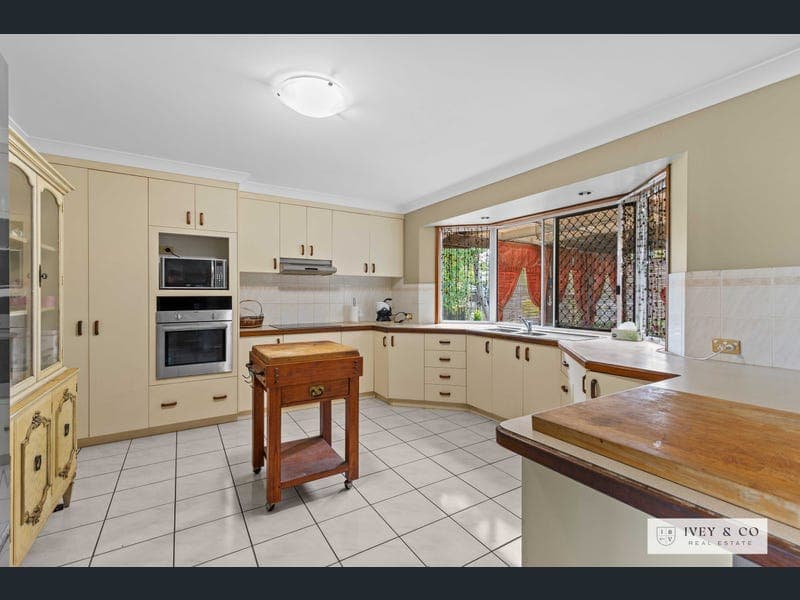 14 Haydn Drive, Kawungan — photo 1 of 5