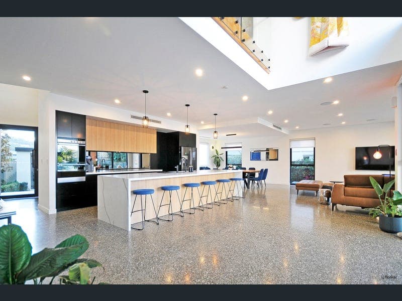 11 Tiller Court, Currumbin Waters — photo 1 of 5