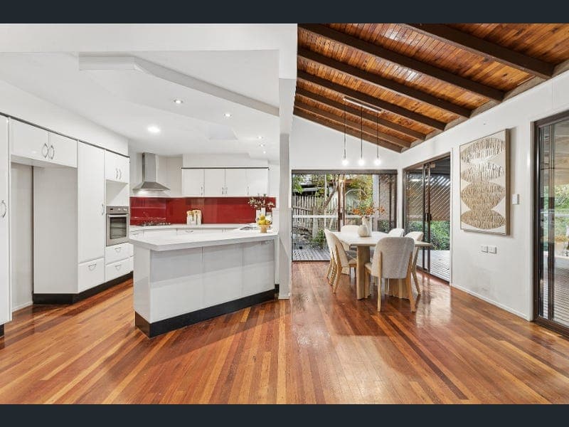 10 Hutton Road, Arana Hills — photo 1 of 5