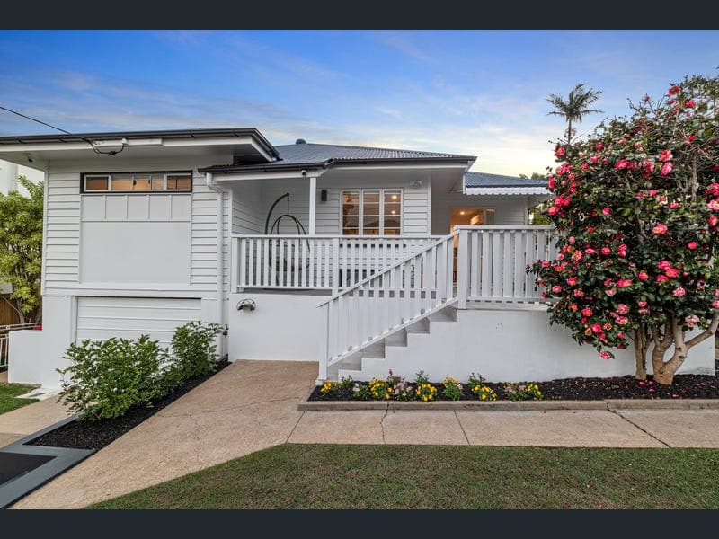 28 Palomar Parade, Wavell Heights — photo 1 of 5