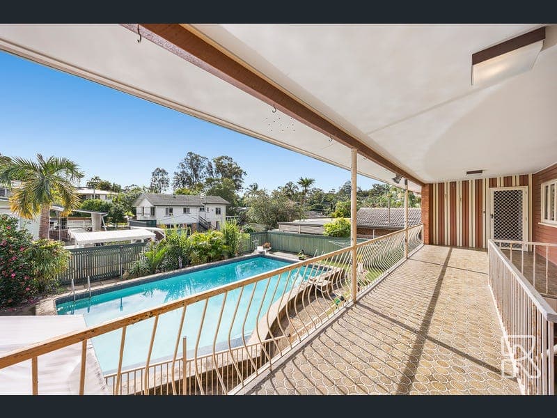 12 Goomerah Street, Mount Gravatt East — photo 1 of 5