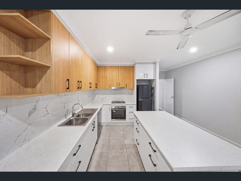 2/5A Hugh Street, West End — photo 1 of 5