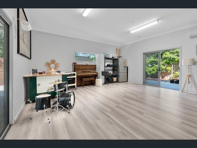 32a Pilliga Street, Southport — photo 1 of 5