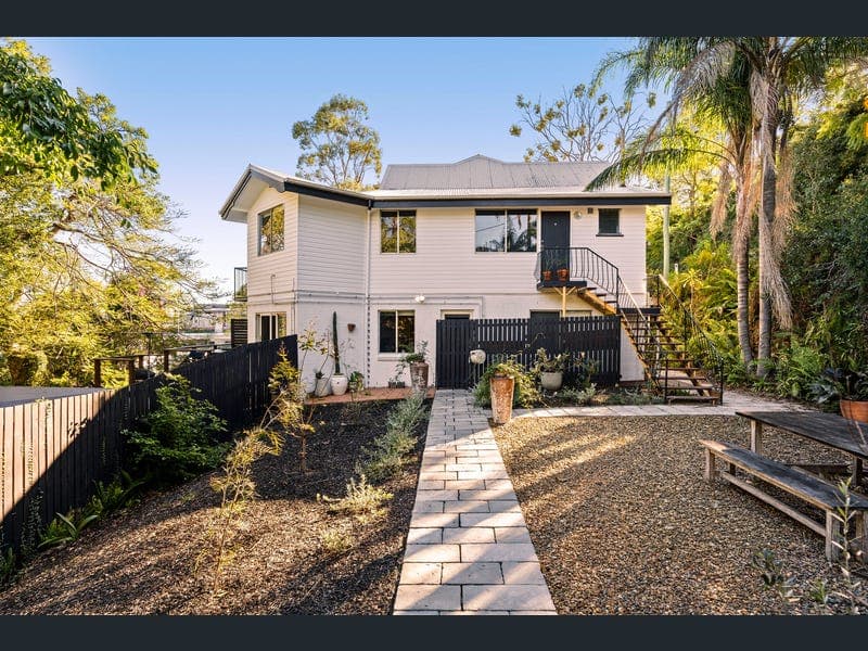 10 Dukinfield Street, Bowen Hills — photo 1 of 5