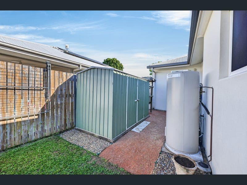 8 Lockton Street, Shaw — photo 1 of 5