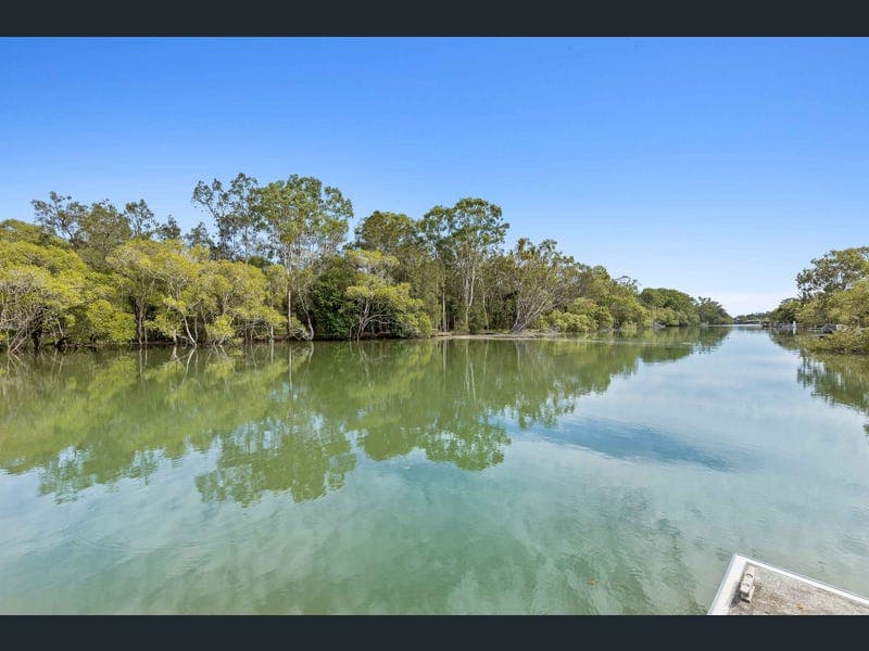 37 Whitsunday Drive, Currumbin Waters — photo 1 of 5